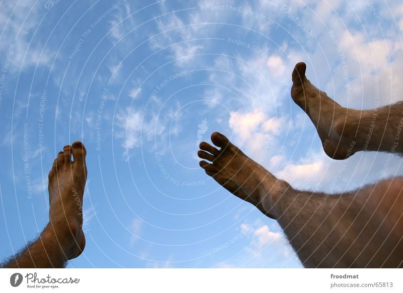 drei schmutzige füsse Wolken Sonnenuntergang dreckig Zehen Fuß Himmel hochgeschaut Musikfestival feet dirty Barfuß