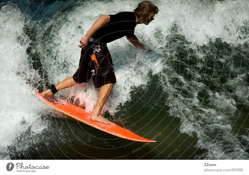 Citysurfer IV Surfer Wassersport Winter kalt Anzug Neopren Surfen Wellen Stil München Zufriedenheit nass Sport grün Mann lässig Körperhaltung Funsport Mensch