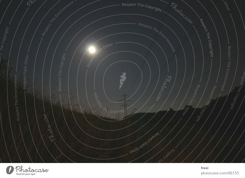 Wenn der Mond scheint Nacht Sommer Mondschein Hügel Elektrizität Gras Einsamkeit genießen Landschaft Himmel Strommast ruhig Müdigkeit Erholung Stern