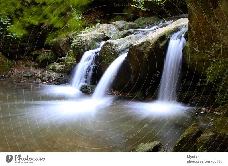 Müllerthal die Zweite Schiessentümpel Langzeitbelichtung Mitte müllerthal Luxemburg Wasser Wasserfall canon Schwarzweißfoto Erfrischung