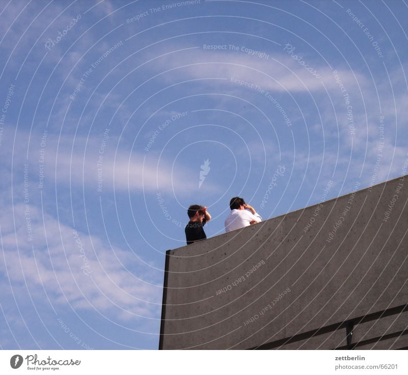 Tolle Aussicht schwarz weiß Wolken Sommer Mann beobachten Regierungssitz Himmel Mensch Paar keine frau Suche suchfunktion richtungssuche paarweise