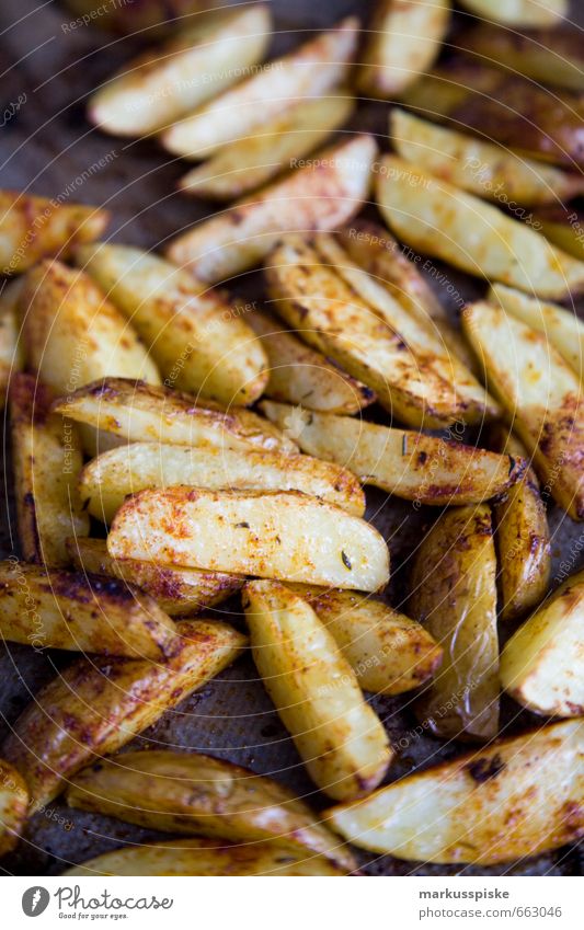 kartoffel spalten / country potatoes Lebensmittel Gemüse Kräuter & Gewürze Öl Kartoffeln Beilage aus dem ofen rezept kochen & garen Würzig Frühstück Abendessen