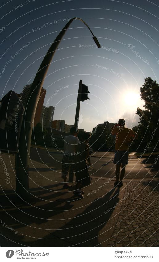 { SchattenGestalten } Licht heimwärts Stadt welt wie ich sie sehe Verzerrung Sonne Abend lange schatten Erde wohin? mehrere Leben Mischung going home world