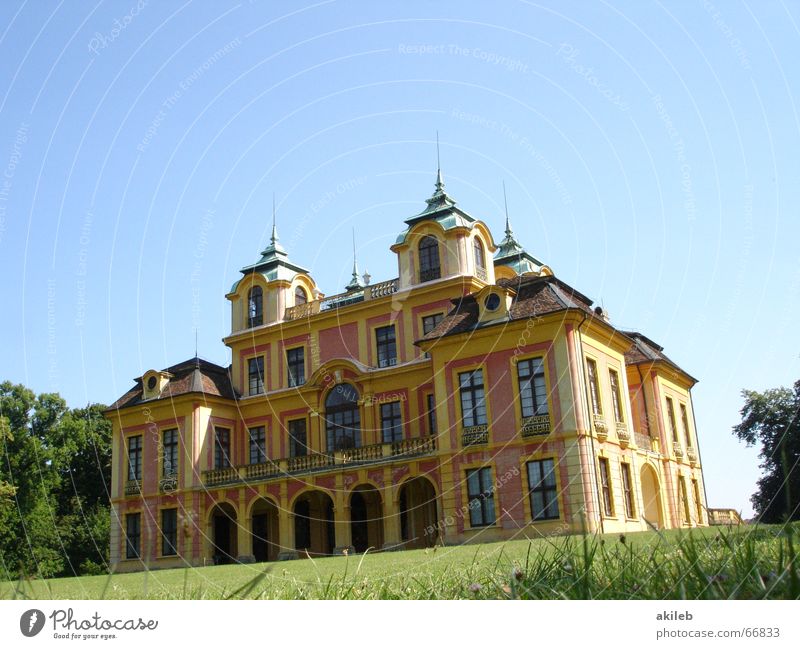 Schieflage Haus Sommer reich Reichtum Park Turm Gras elegant Außenaufnahme Burg oder Schloss Rasen Himmel