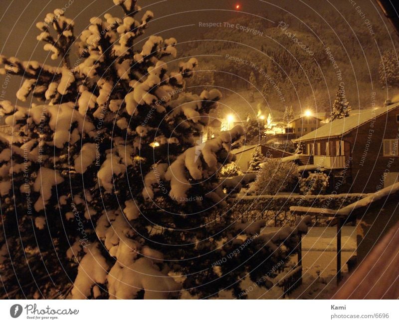 Dorf im Winter Nacht Schnee