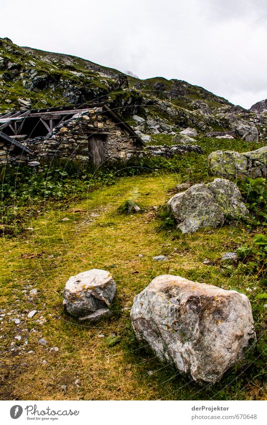 Zwei Brocken und eine Hütte Freizeit & Hobby Ferien & Urlaub & Reisen Tourismus Ausflug Abenteuer Ferne Freiheit Berge u. Gebirge wandern Umwelt Natur