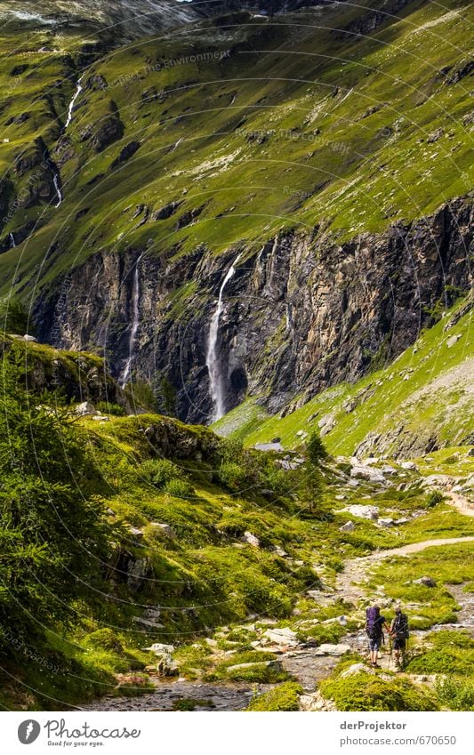 Der Berg ruft 09 und der Mensch ist so klein maskulin Körper 2 Menschengruppe 30-45 Jahre Erwachsene Umwelt Natur Landschaft Pflanze Urelemente Sommer Klima