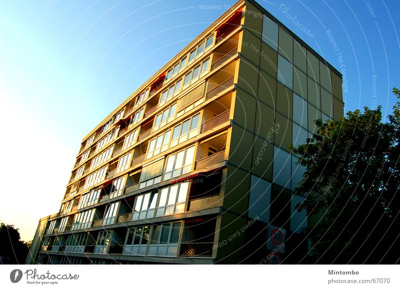 die Platte Himmel Wolken Haus Gebäude Stadt Sommer building sky cloud Plattenbau Sonne Abend