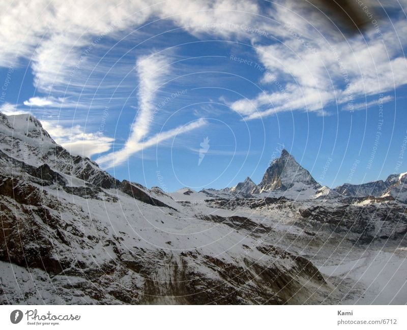 matterhorn Farbfoto Außenaufnahme Luftaufnahme Menschenleer Textfreiraum oben Tag Abend Licht Schatten Kontrast Silhouette Sonnenlicht Gegenlicht Schnee Umwelt