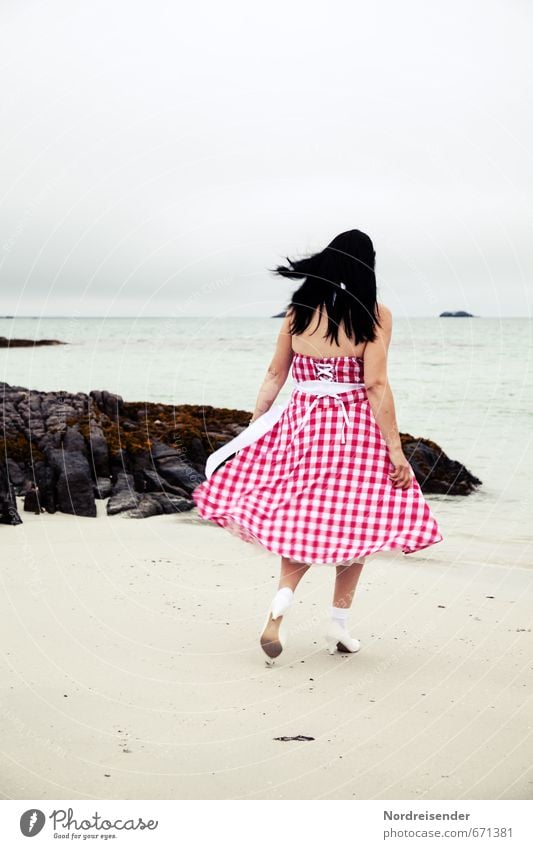 Leichte Brise Lifestyle Freude Leben harmonisch Ferien & Urlaub & Reisen Sommer Sommerurlaub Mensch feminin Frau Erwachsene Wasser Küste Strand Meer Insel Mode