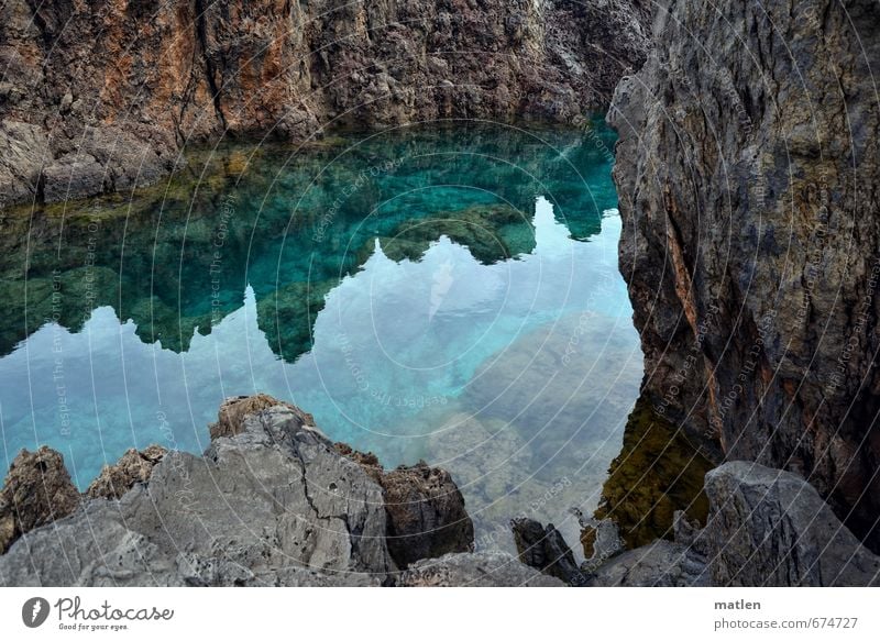 Klipp und klar Umwelt Landschaft Wasser Frühling Schönes Wetter Felsen Küste Fjord Meer Menschenleer Verkehr Stein Reinheit bizarr Klippe deutlich Farbfoto