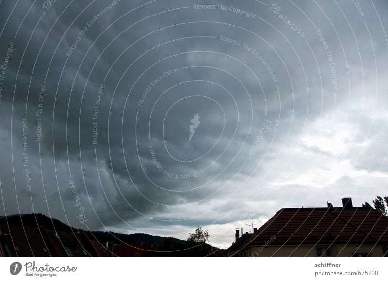 Die Walze Umwelt Landschaft Himmel Wolken Gewitterwolken Klima Klimawandel schlechtes Wetter Unwetter Wind Sturm Regen Pflanze Haus Dach bedrohlich dunkel grau