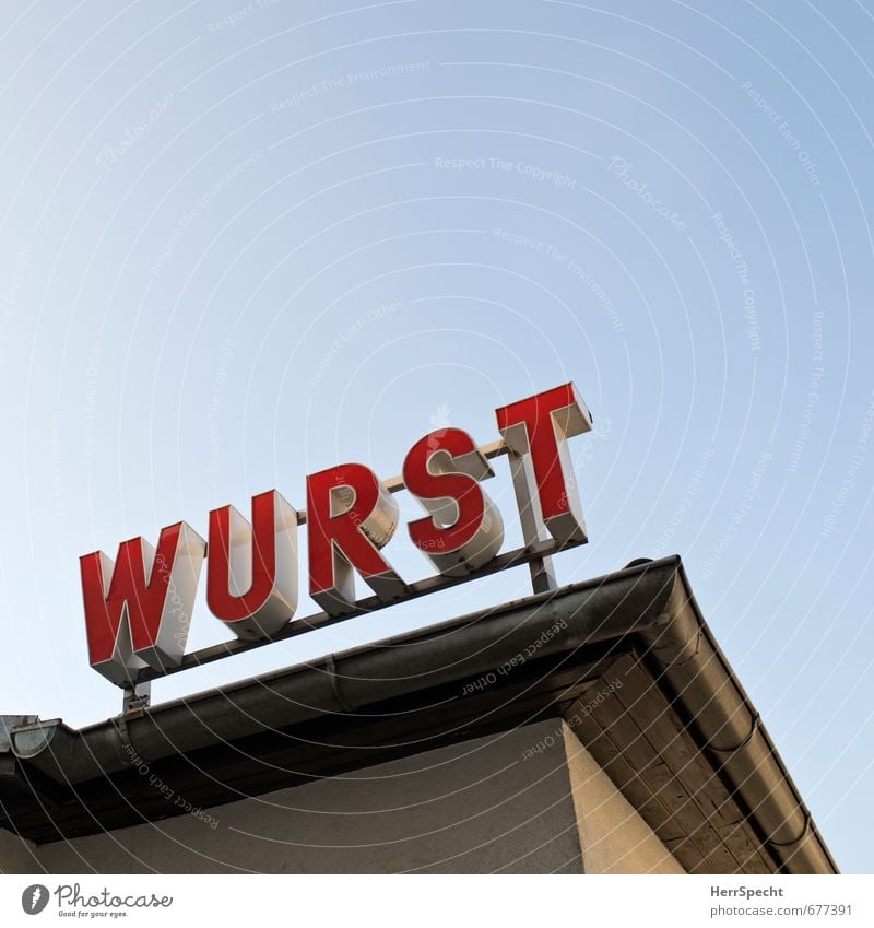 IST MIR DOCH... Lebensmittel Wurstwaren Ernährung Wien Österreich Stadt Fußgängerzone Haus Gebäude Dach Dachrinne Metall Schriftzeichen Sauberkeit blau rot