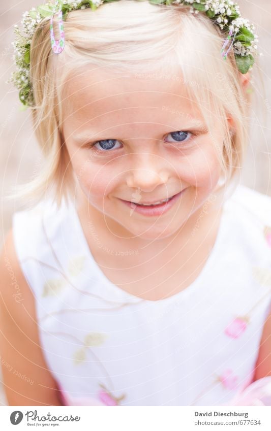 Blumenmädchen feminin Kind Kleinkind Mädchen Kindheit Leben Haut Kopf Haare & Frisuren Gesicht Auge Nase Mund 1 Mensch 3-8 Jahre 8-13 Jahre Kleid blond