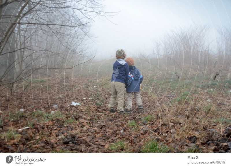 Zwei im Nebel / Danach war die Kamera hin... :-( Ausflug Abenteuer Mensch Kind Geschwister Freundschaft 2 1-3 Jahre Kleinkind 3-8 Jahre Kindheit Natur Herbst