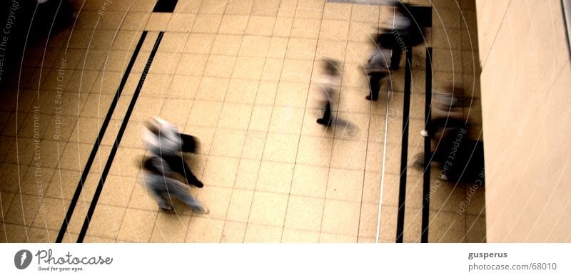 zeitlos Eile Jagd gehen Station rastlos U-Bahn Game over Ferne laufen rennen keine zeit zeit um zeit vorbai Bahnhof umsteigen von a nach b Eisenbahn S-Bahn