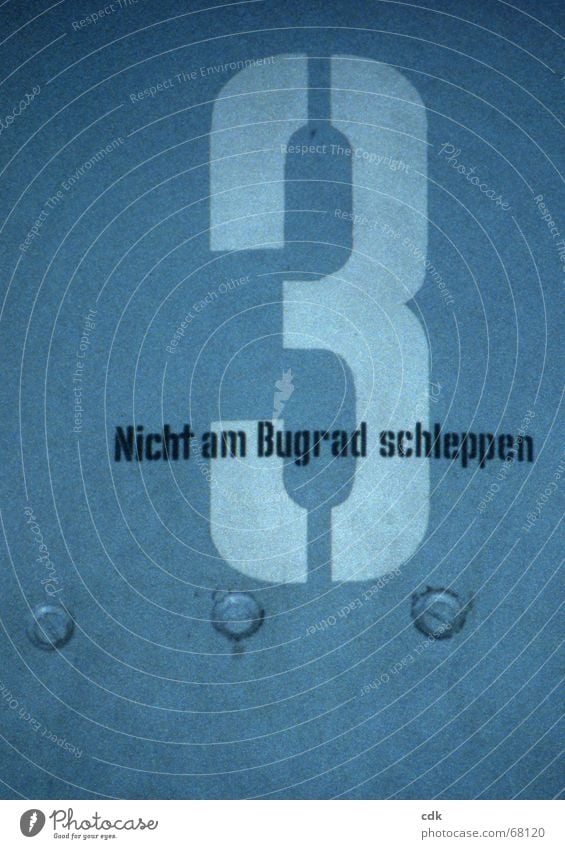 drei 3 Ziffern & Zahlen Wand Strukturen & Formen Redewendung Information auffordern blau-grau Wasserfahrzeug Bugrad dienen sortieren technisch Maschine Dinge