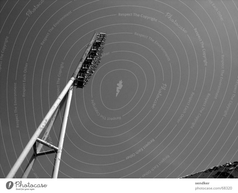 Mauerpark retro Stadion Lampe Schwarzweißfoto Himmel Ferne mauerpark Scheinwerfer