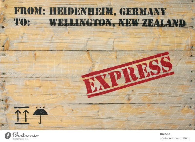 per Express Kiste Holz Versand Symbole & Metaphern Regenschirm Typographie weltweit Neuseeland Deutschland Wellington Holzmehl Grafik u. Illustration Pfeil