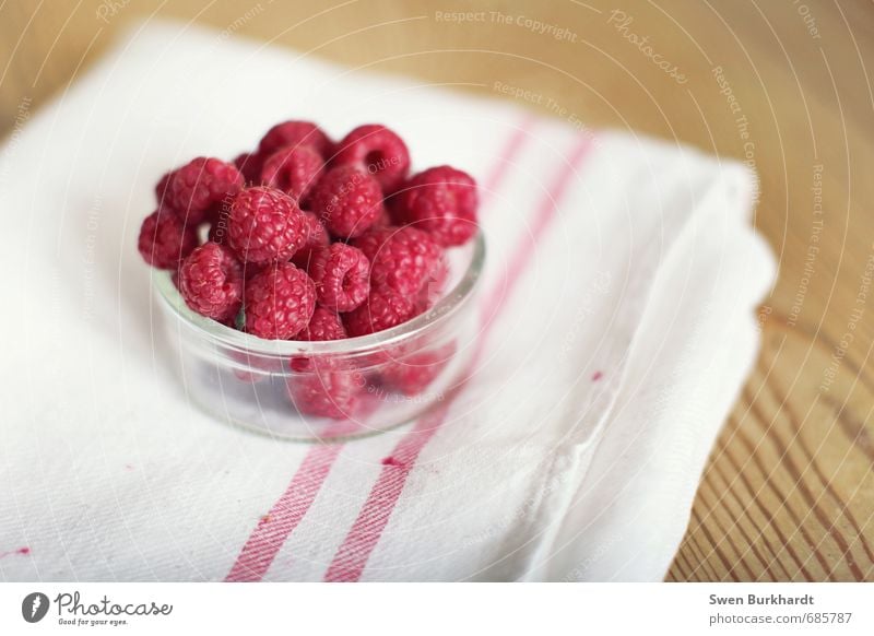 frisch, frischer, am frischesten Lebensmittel Frucht Süßwaren Himbeeren Ernährung Frühstück Bioprodukte Vegetarische Ernährung Diät Slowfood Gesundheit