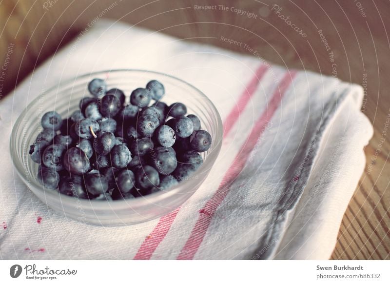 Noch Milch drübergießen..... und lecker Lebensmittel Frucht Süßwaren Blaubeeren Ernährung Frühstück Bioprodukte Vegetarische Ernährung Diät Fasten Slowfood