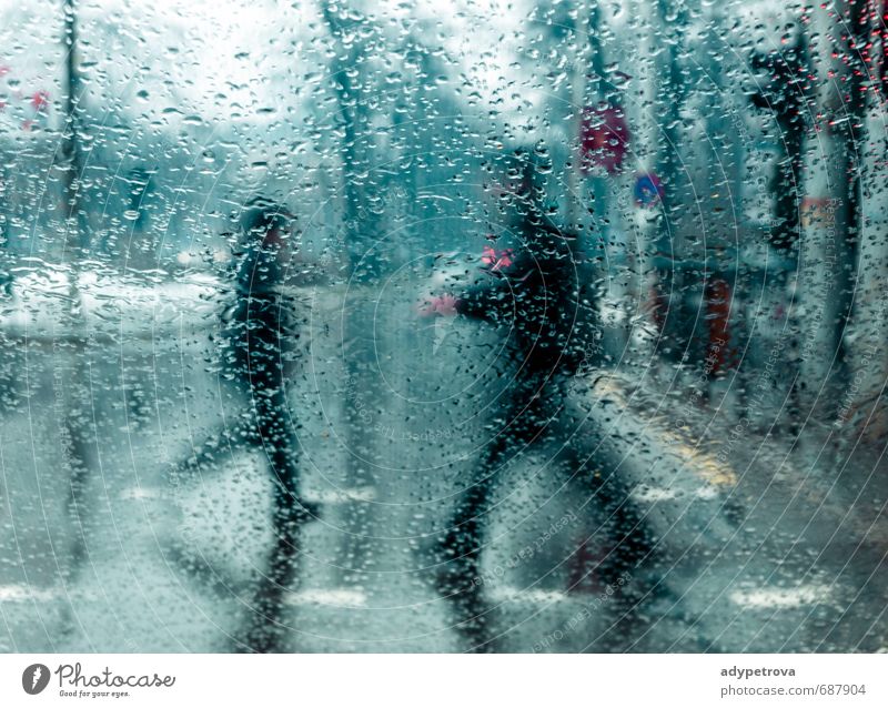 Regentag Mensch maskulin feminin Leben Körper 2 30-45 Jahre Erwachsene Umwelt Himmel Wolken Herbst Klima Wetter Dorf Kleinstadt Stadt Hauptstadt bevölkert