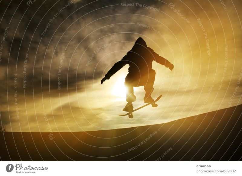 Ollie Lifestyle Stil Freude Freizeit & Hobby Sport Halfpipe Mensch Junger Mann Jugendliche Körper 1 Himmel Wolken Sonne Bewegung fahren springen Coolness trendy