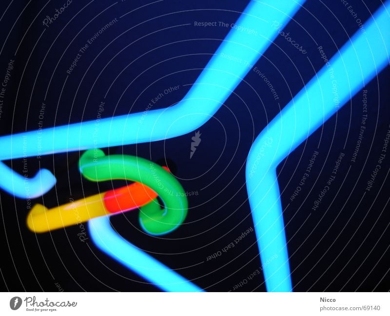 Neon Leuchtreklame Neonlicht Leuchtstoffröhre grün gelb rot Cocktail Bar Licht Lampe glänzend Werbung blau Beleuchtung hell Farbe Glas