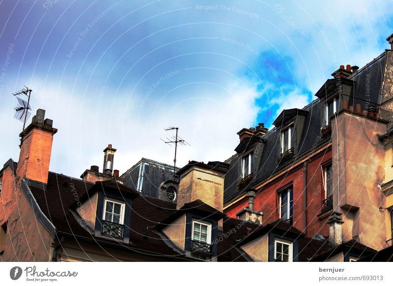 Rooftops Stadt Hauptstadt Stadtzentrum Haus Gebäude Architektur Fenster Dach Dachrinne Schornstein Antenne außergewöhnlich verrückt blau mehrfarbig rot Erker