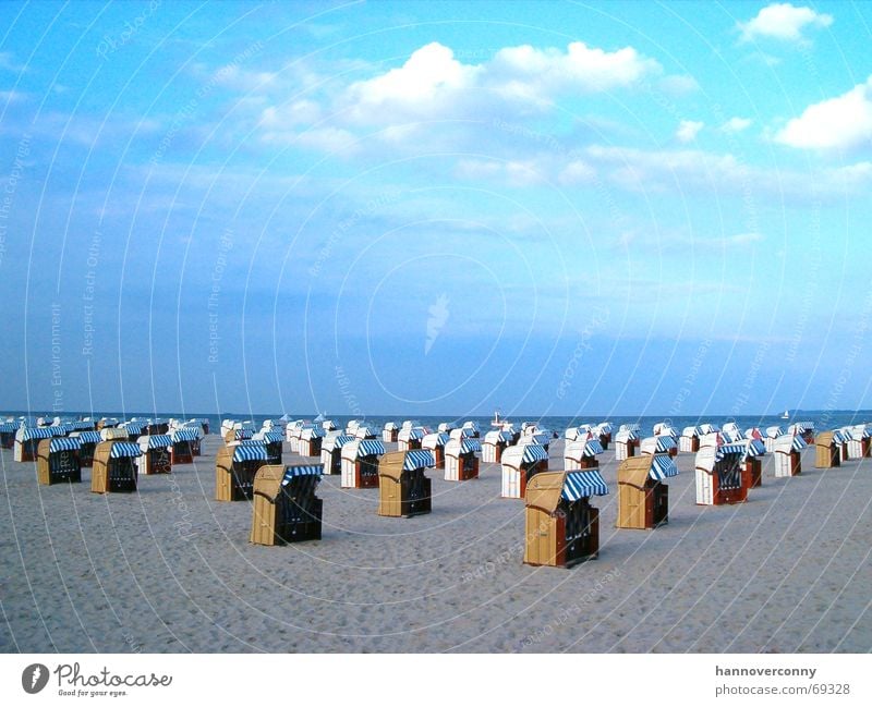 Travemünde Strand Strandkorb Meer ruhig leer Wolken Horizont Ferien & Urlaub & Reisen Erholung Dämmerung Frieden Sommer