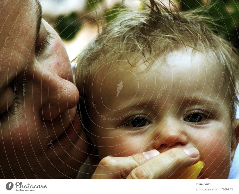 melonenbaby Mutter Kind Baby Hundeblick süß bezaubernd Ernährung Gesundheit lecker genießen füttern rein klein niedlich schön traumhaft träumen bemüttern Blick