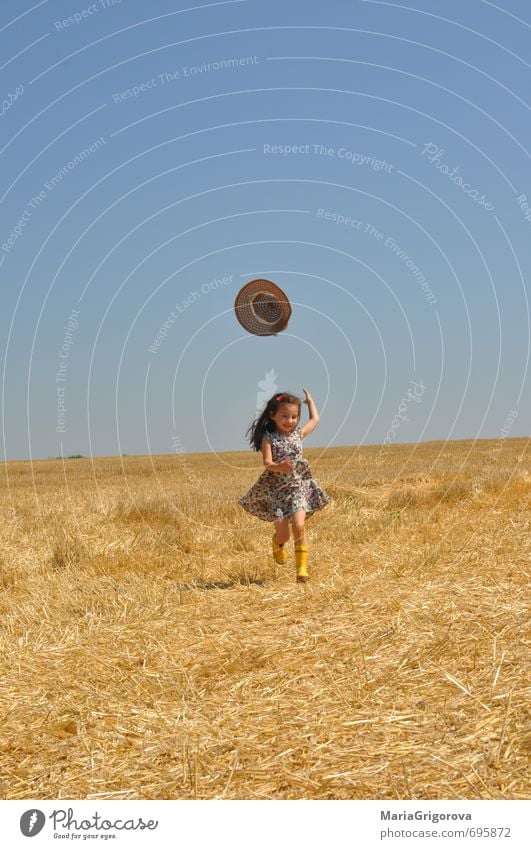 Frohen Sommer Mensch Kind Mädchen Körper 1 3-8 Jahre Kindheit Natur Erde Sonne Schönes Wetter Pflanze Nutzpflanze Liebe rennen träumen Fröhlichkeit schön