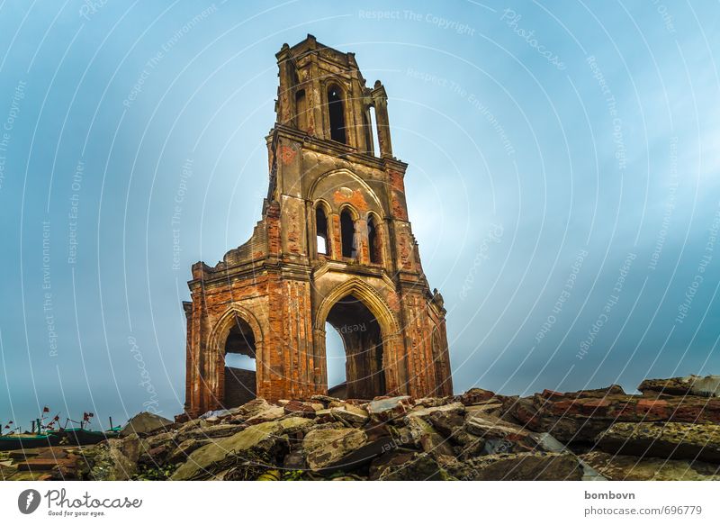 Kolappierte Kirche Architektur Natur Landschaft Luft Himmel Wolken Gewitterwolken Winter Nebel Küste Strand Meer Dorf Hafenstadt Altstadt Dom Gebäude Mauer Wand