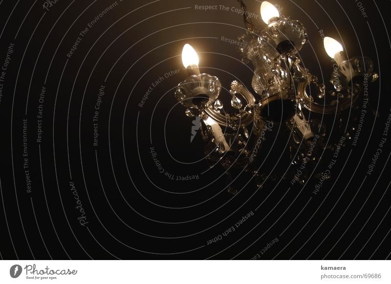 Kronleuchter Lampe Kunstlicht dunkel Glühbirne festlich archaisch schiefe lampe Feste & Feiern