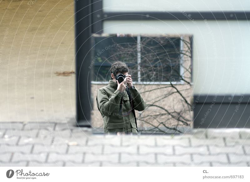 spiegel Freizeit & Hobby Mensch maskulin Mann Erwachsene 1 30-45 Jahre Straße Wege & Pfade beobachten Identität einzigartig Spiegel Spiegelbild Fotografieren