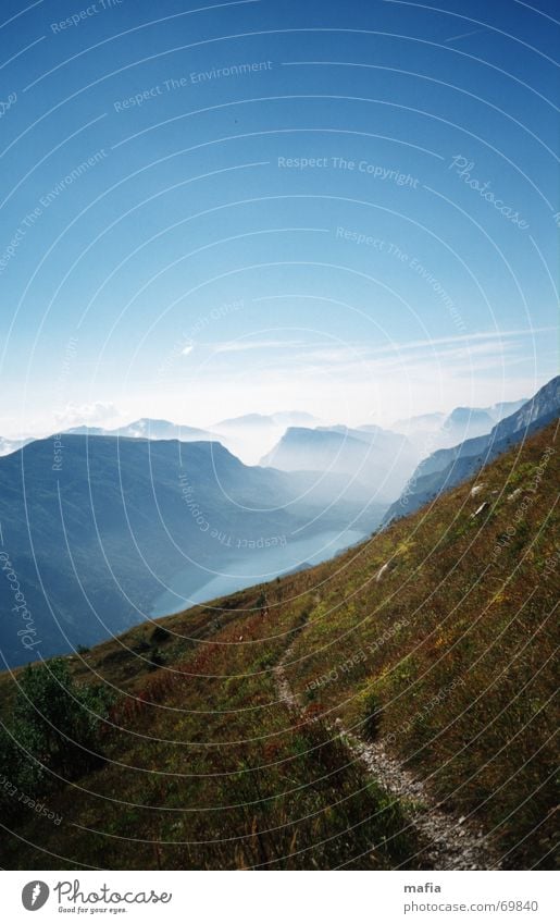 half way down See träumen Unendlichkeit Nebel blau Himmel Wege & Pfade Berge u. Gebirge Landschaft