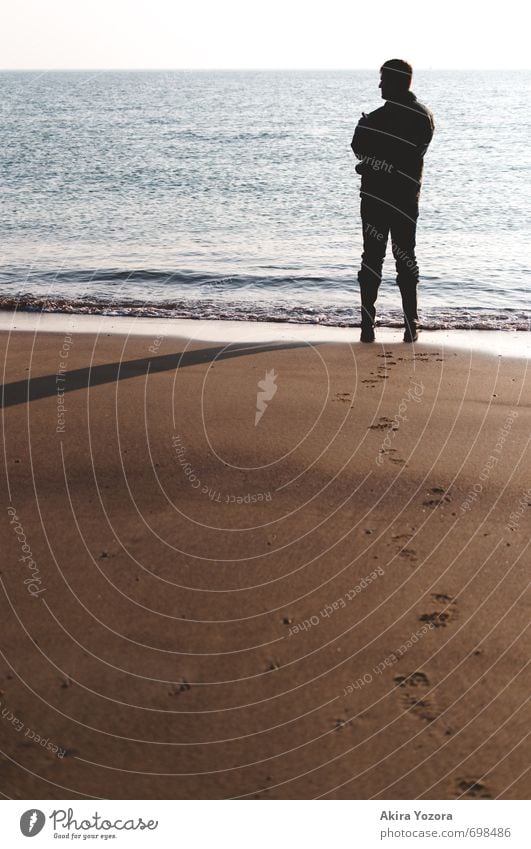 The waiting Man 1 Mensch Natur Landschaft Sand Wasser Himmel Horizont Wellen Strand Nordsee Meer beobachten stehen warten blau braun schwarz weiß ruhig