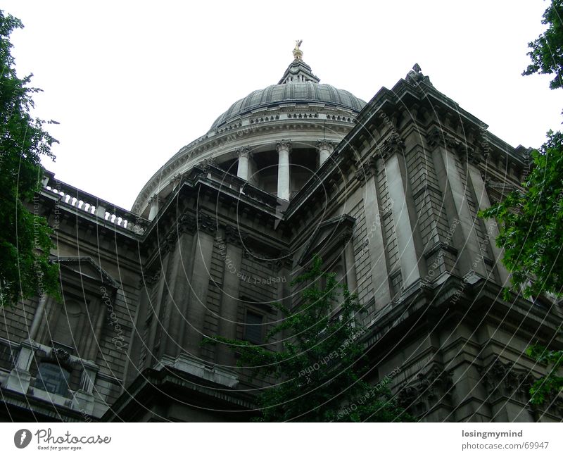 St.Pauls London Kuppeldach grau England Froschperspektive Stadt Götter Religion & Glaube Wahrzeichen Kathedrale Gott british st. pauls cathedral Architektur