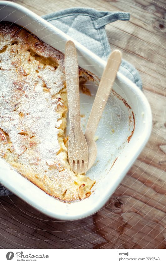 gepudert Kuchen Dessert Süßwaren Ernährung Slowfood Schalen & Schüsseln Besteck Gabel Löffel lecker süß Farbfoto Innenaufnahme Menschenleer Tag