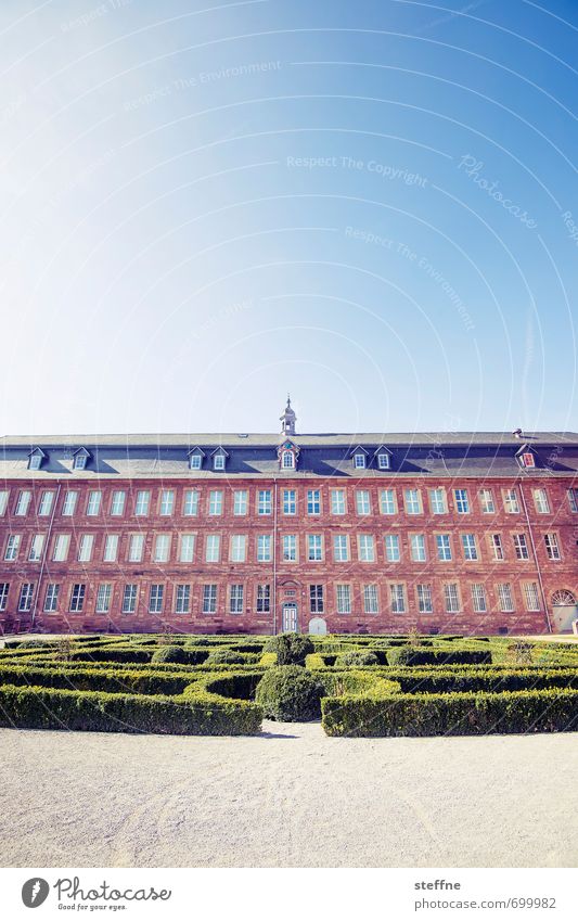 Around the World in Germany: Heiligenstadt Wolkenloser Himmel Sonne Sonnenlicht Frühling Schönes Wetter Garten Badeort heiligenstadt Altstadt Burg oder Schloss