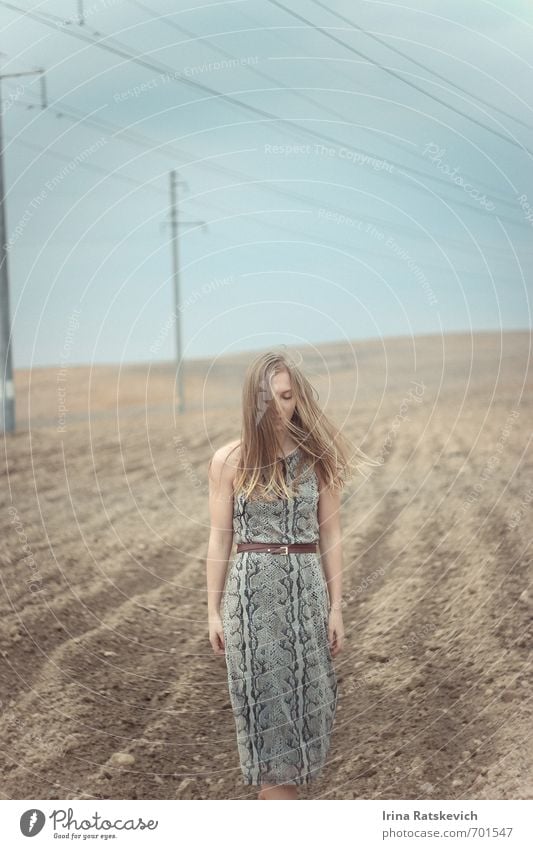 schön Jugendliche Körper Haare & Frisuren 1 Mensch 18-30 Jahre Erwachsene Natur Landschaft Himmel Frühling Feld Kleid genießen träumen warten blond authentisch