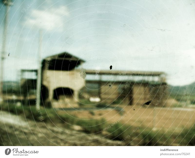 through the window serie Ferien & Urlaub & Reisen Italien Himmel building train dirty Industriefotografie railroad blur motion glass tuscany sky clouds