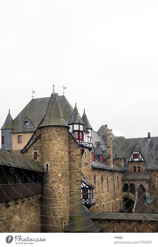 noch schöner wohnen Tourismus Ausflug Sightseeing Städtereise Menschenleer Burg oder Schloss Turm Sehenswürdigkeit Burgturm schloss burg Stein Backstein alt