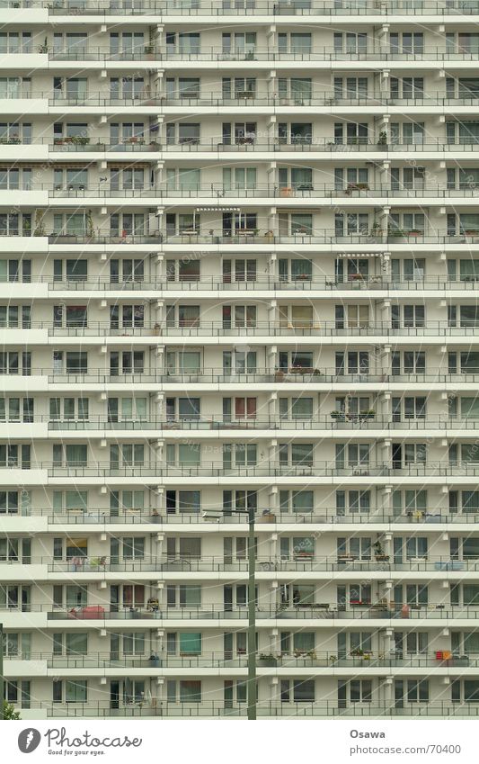 Schöner Wohnen 03 Haus Gebäude Bauwerk Fassade Fenster Balkon Raster Leipziger Straße gerade Plattenbau Neubau Regal Etage Wohnung Hochhaus Berlin wohnregal