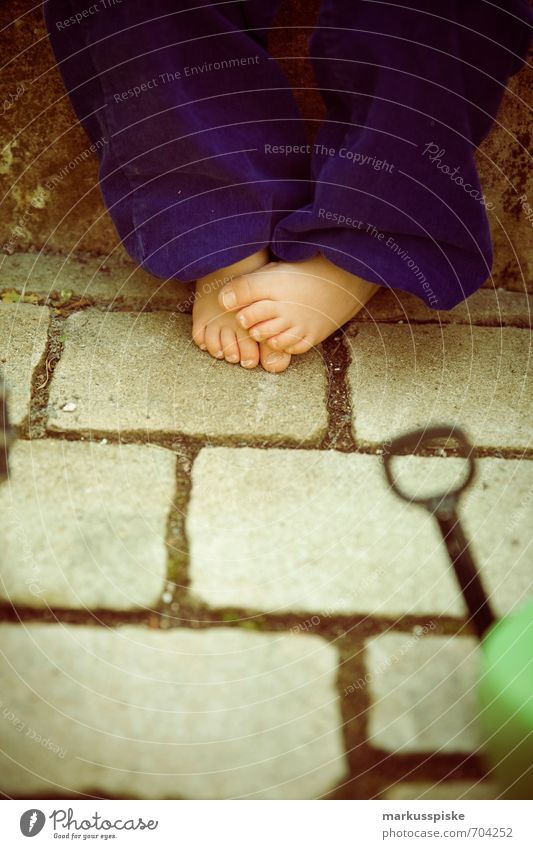 kinder füsse kita spielen kindergarten Kindererziehung Bildung Kindergarten lernen Mensch maskulin Kleinkind Junge Kindheit Haut Fuß Zehen Zehennagel