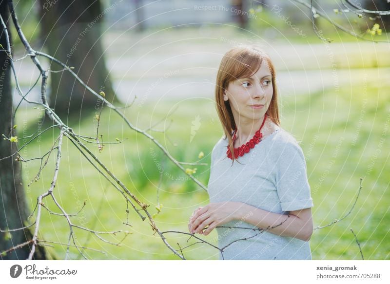 Frau Frühling Sonne Licht Leben harmonisch Wohlgefühl Zufriedenheit Sinnesorgane Erholung ruhig Duft Freizeit & Hobby Spielen Sommer Sonnenbad Mensch feminin