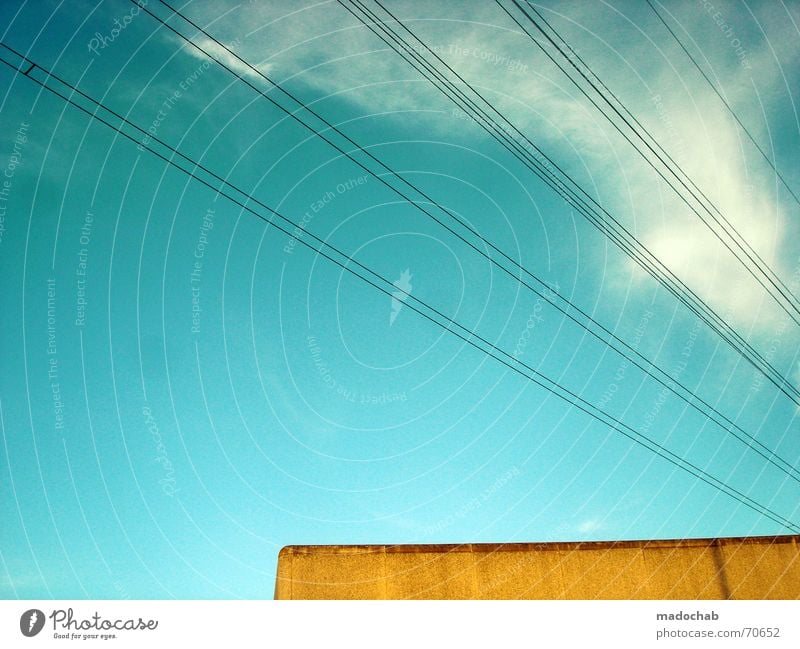 PERFEKTES UNGLEICHGEWICHT | himmel streben linien wolken Wolken Gebäude Stil gelb Leitung Linie graphisch Himmel türkis mado orange blau Grafik u. Illustration