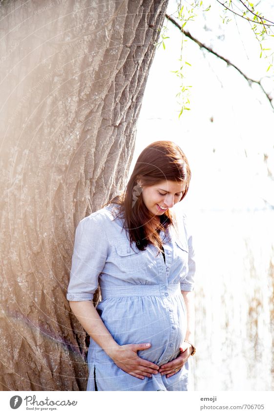 belly feminin Junge Frau Jugendliche Erwachsene 1 Mensch 18-30 Jahre Umwelt Natur Schönes Wetter schön natürlich schwanger Farbfoto Außenaufnahme Tag