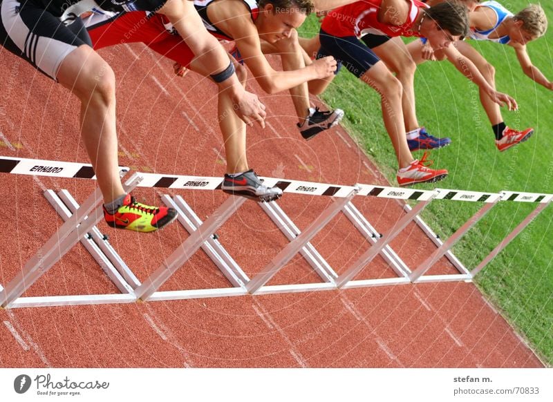 bergab... 100 Meter Lauf Stadion Leichtathletik Tartan Mann Freizeit & Hobby Sportplatz Triathlon Barriere laufen Lebenslauf spikes 110m Läufer Fitness Bewegung