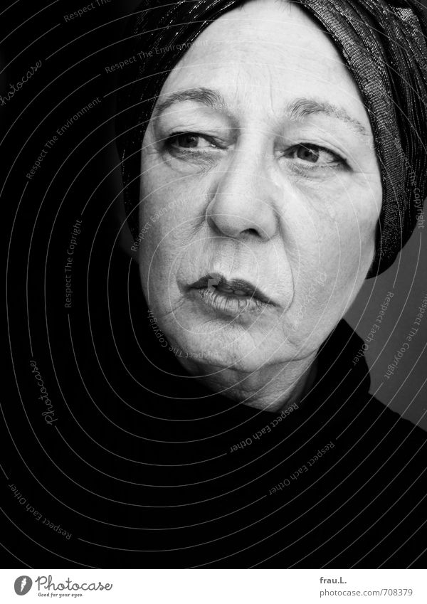 Turban Mensch feminin Frau Erwachsene Weiblicher Senior Leben Gesicht 1 60 und älter Denken Blick einzigartig selbstbewußt ruhig Schminke Schwarzweißfoto